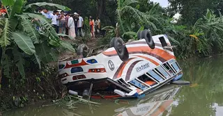 কুষ্টিয়ায় যাত্রীবাহী বাস উল্টে খাদে, আহত অন্তত ২০